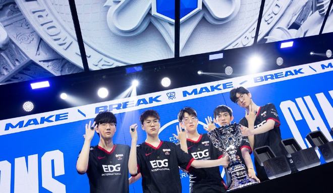 成转身射门 成转身射门